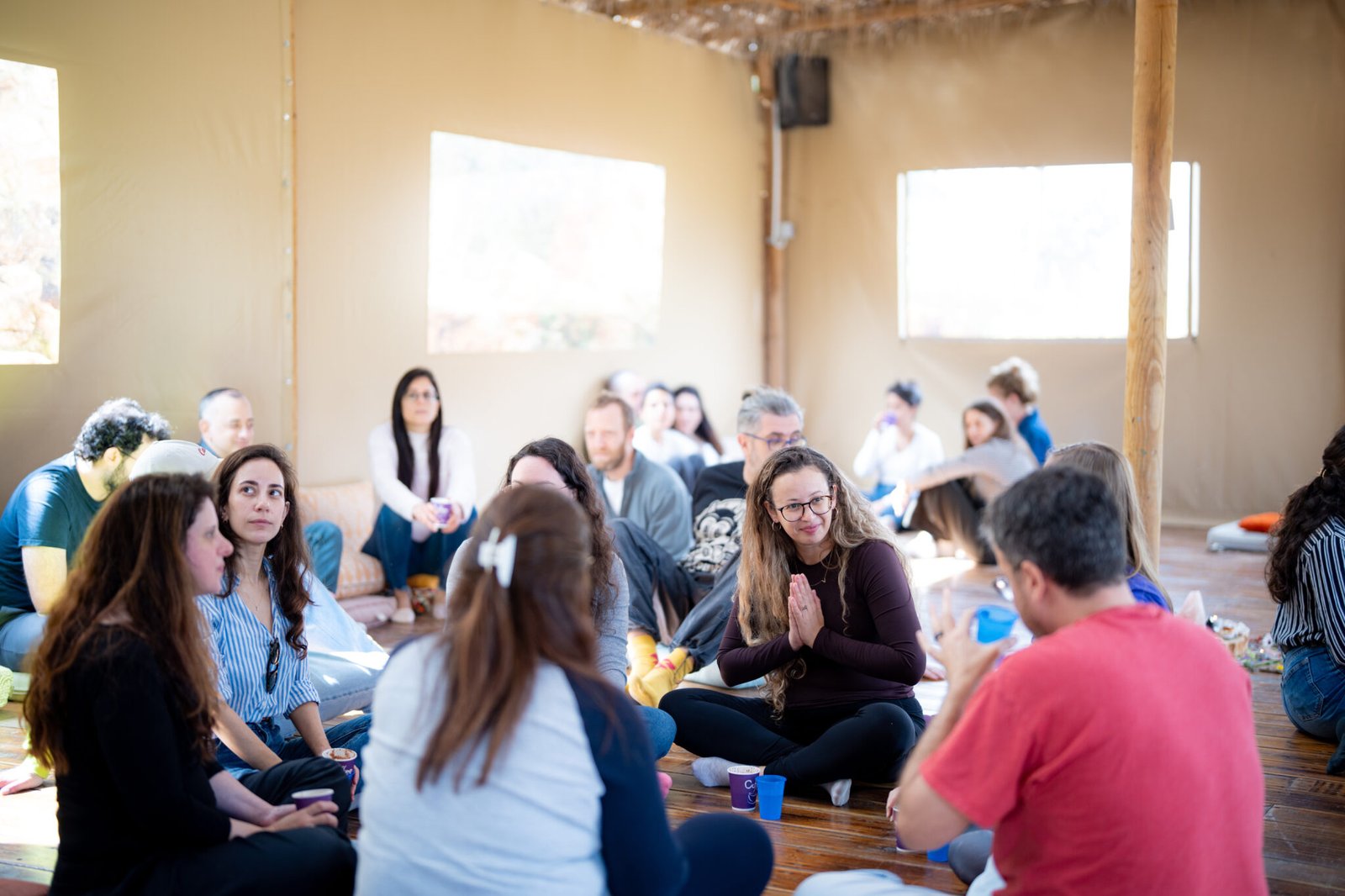 קבוצה בסדנת wellbeing של בית הוולנס
